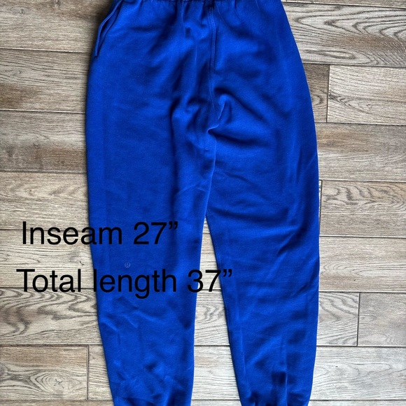 Lululemon Scuba Mid-Rise Oversized Jogger
Regular XS Royal Blue/Riverside Color - Picture 12 of 16